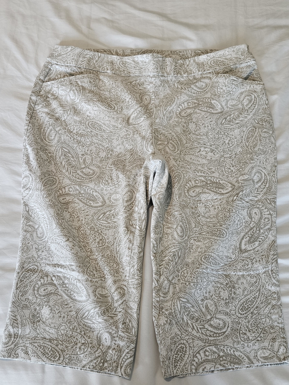 Women’s Napa Valley Paisley Print Capri Pants - Cream